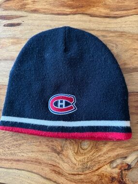 Official NHL Canadiens hat one size for adults ,reversible like new